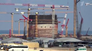 Специалисты установили в проектное положение корпус реактора первого энергоблока АЭС "Эль-Дабаа".