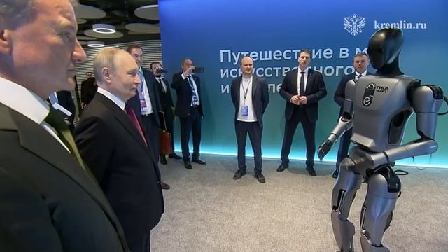 Робот разговаривает с Путиным смотреть онлайн