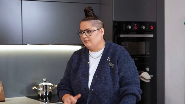 Интервью с Наташей Гасанхановой за 15 минут смотреть онлайн