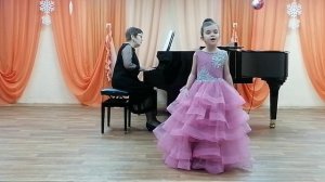 Ваганова Арина  Г.Струве "Маленькая мама"   Г.Голева "Песенка о зонтиках"