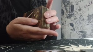 Оба молчите. Что дальше? Расклад Таро