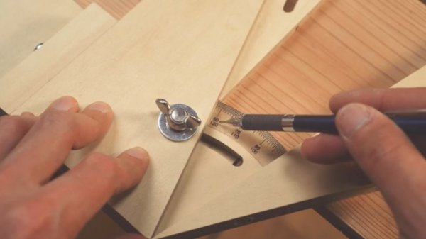 Направляющая с регулировкой