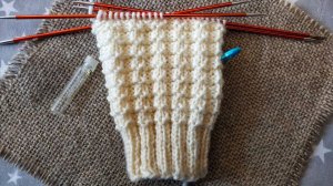 Объемный узор для носочков из пряжи толстушки / схема прилагается.