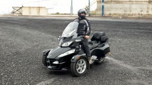 Что это? Снегоход с колёсами? BRP Can-Am Spyder.