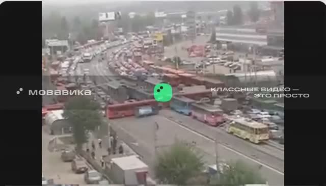 Мёртвая пробка на перекрёстке 2 смотреть онлайн