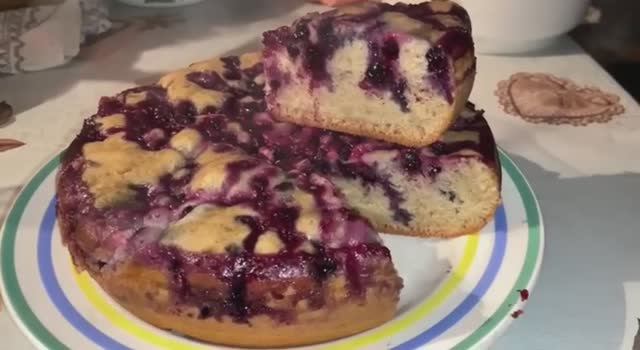 Пирог из черной смородины в мультиварке смотреть онлайн