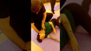 Массаж шейно-воротниковой зоны, положение на спине и боку