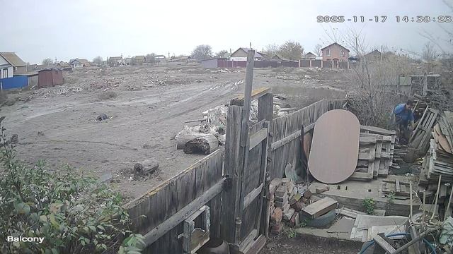 ОСТОРОЖНО ЖЕНЩИНА С ТОПОРОМ ЭХ УХНЕМ,ЭЭЭХ УХНЕМ ,ЕЩЕ РАЗ ЕЩЕ РАЗ