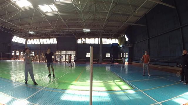 2. подачи в бадминтоне