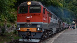 Поезда на станции Абаата в Абхазии ВЛ10 и 2ТЭ116У