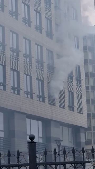 ЕЩЁ ОДНА ЭТАЖКА ГОРИТ В МОСКВЕ. смотреть онлайн