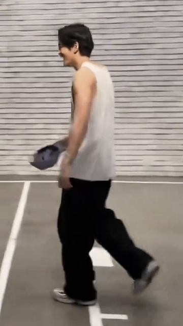 ТЭХЁН ШИКАРЕН ВО ВСЁМ... смотреть онлайн