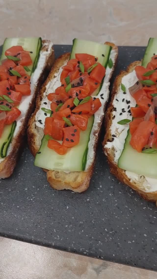 Брускетта с красной рыбой и творожным сыром смотреть онлайн