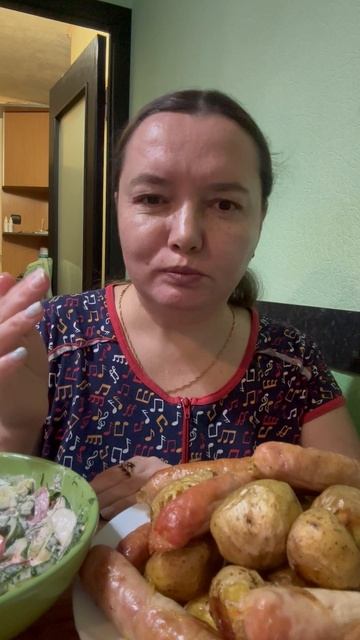 Беби картошка запеченная, купаты.Еда #вкусно смотреть онлайн