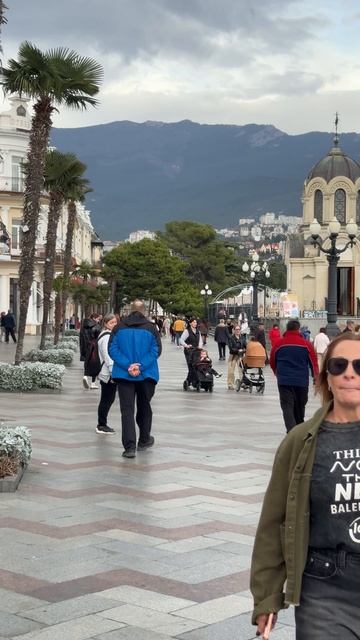 Ялта сегодня! Набережная имени Ленина в Ялте. Крым 2025 смотреть онлайн