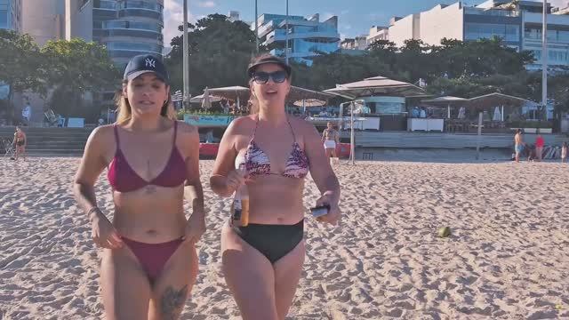 Красивые люди красивые места. Красотки в микробикини на пляже смотреть онлайн
