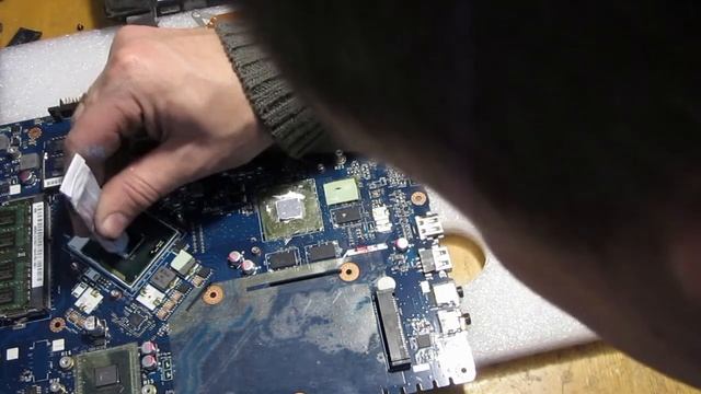 ноут Acer 7750 Разборка, чистка от пыли, сборка смотреть онлайн