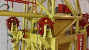 Частичный демонтаж  модели башенного крана КБ-502.