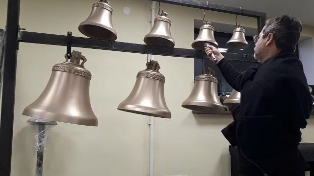Гармоничный набор колоколов завода Андрея Дьячкова: 50 кг, 20 кг,14 кг, 9 кг, 7 кг, 5 кг, 4 кг, 3 кг