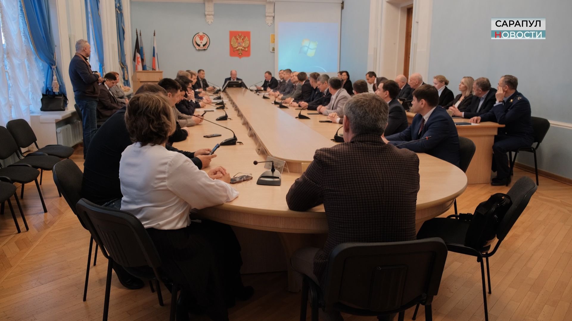 ГЛАВОЙ ГОРОДА САРАПУЛА ИЗБРАН ВИКТОР ШЕСТАКОВ смотреть онлайн