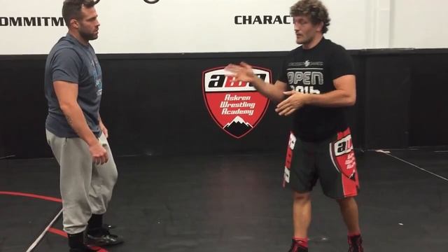 Knee pick from Front Head смотреть онлайн