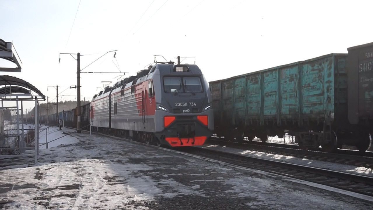 Электровоз 2ЭС5К-734 "Ермак" смотреть онлайн