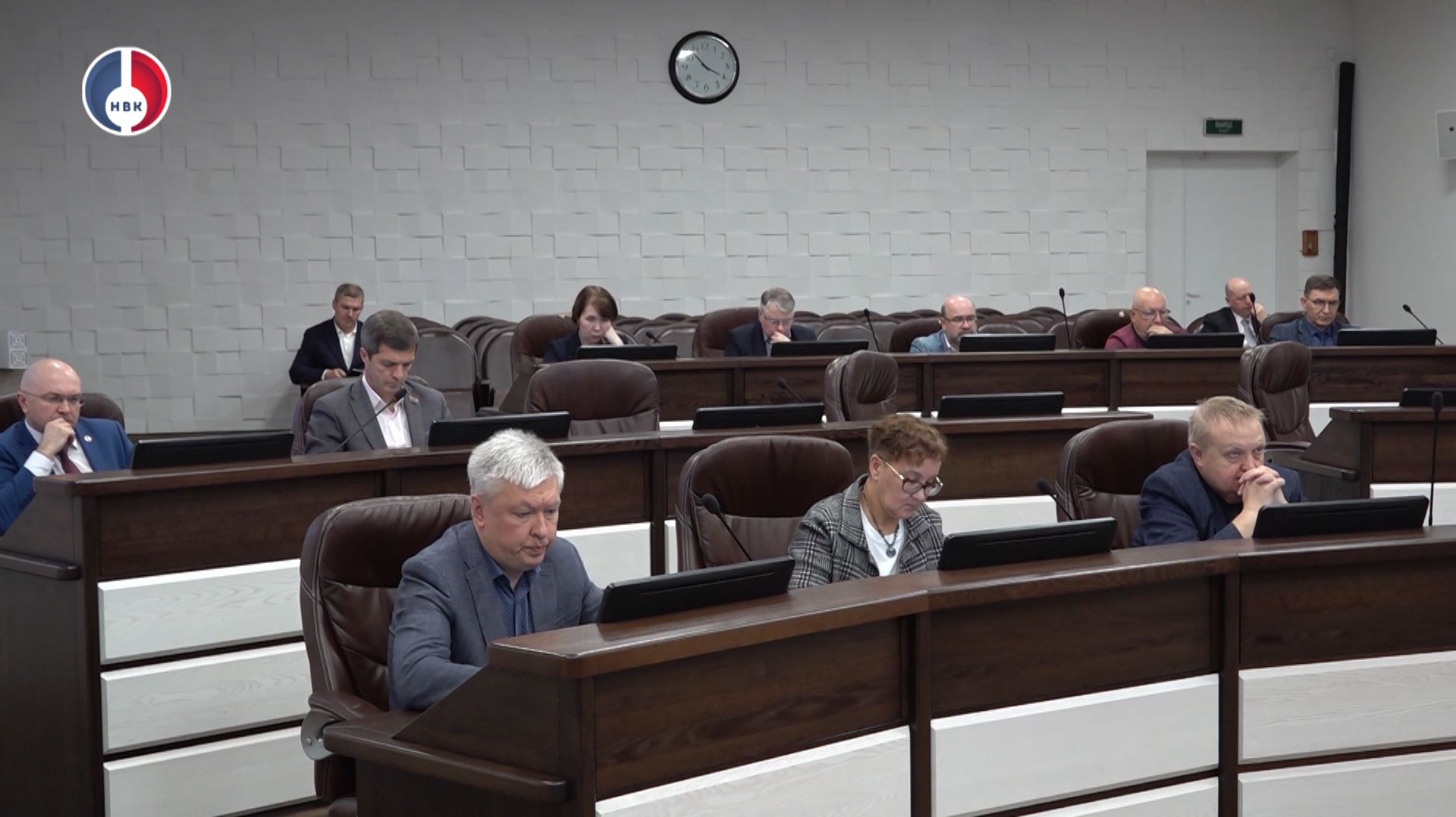 Депутаты городской Думы приступили к обсуждению проекта бюджета на три ближайших года смотреть онлайн