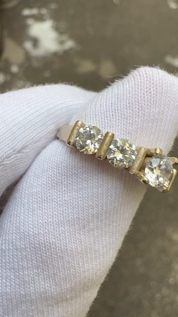 Кольцо из белого золота с фианитами