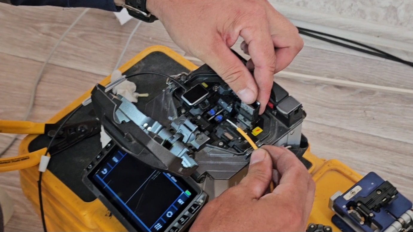 Как соеденяют оптический кабель смотреть онлайн