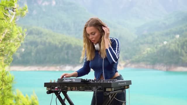 Vlada Adamova LIVE SET @ DIM CAY LAKE, TURKEY [MELODIC&TECH HOUSE] 4K смотреть онлайн