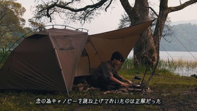 Одиночный кемпинг с костром у спокойного озера (ASMR) смотреть онлайн