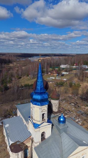 Расположение очень удачное, на высоком берегу Волги смотреть онлайн