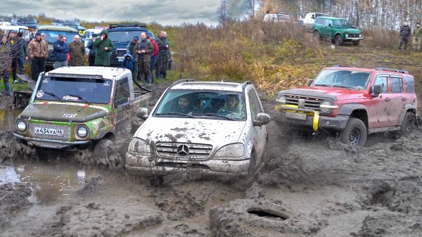 МАССОВАЯ БИТВА МАШИН В ЖЕСТКОЙ ГРЯЗИ! MERCEDES, TANK, SUZUKI, ЛУАЗ, УАЗ, TOYOTA, НИВА!