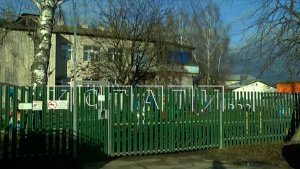 Тёплые пижамы и включенный обогреватель — дети мёрзнут в садике в Богородском округе