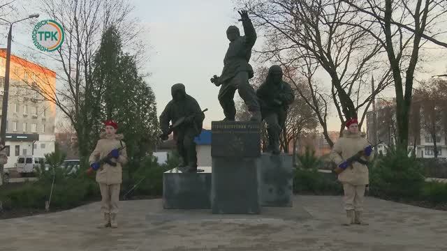 • После реконструкции в Новомосковске открыли Сквер 239-ой стрелковой дивизии смотреть онлайн