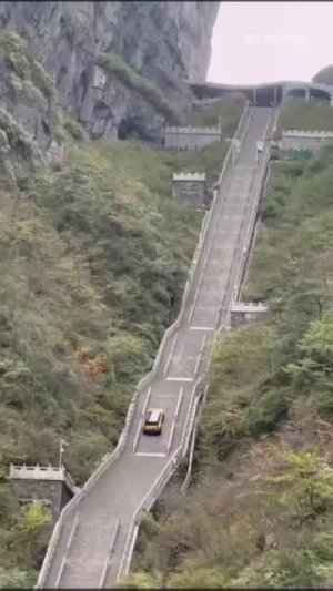 Марка Chery решила повторить трюк компании Land Rover, которая в 2018 году отправила гибридный Range