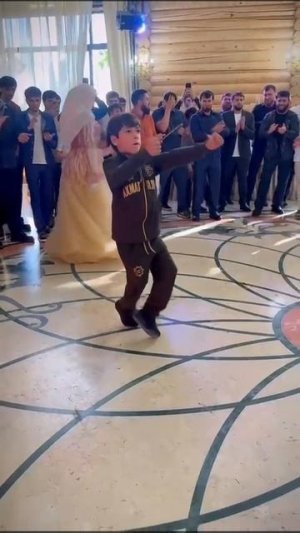 Чеченский национальный танец.