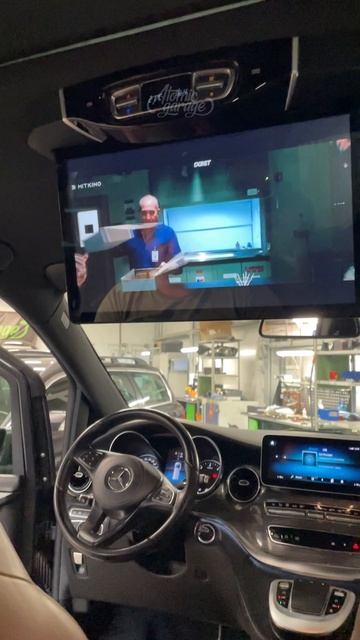Установка моторизированного потолочного монитора в Mercedes Benz V- class смотреть онлайн