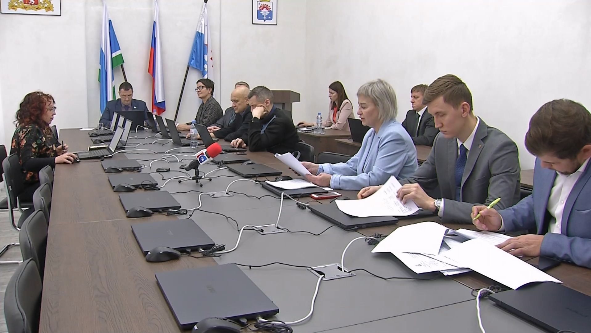 Депутаты рассмотрели проекты бюджетов управлений образования, культуры и спорткомитета смотреть онлайн