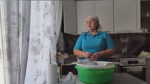 обыкновенный день в деревне/ отрубила три головы/ убираю косточки