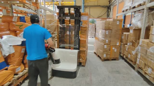 Экскурсия по новому фулфилмент-центру GradGroup | Склад №2 - 1200 м² | Обзор возможностей смотреть онлайн