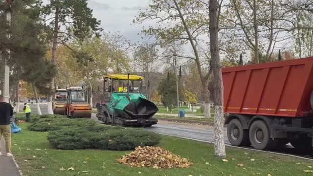 На ул. Коммунистической в г. Крымске продолжаются ремонтные работы