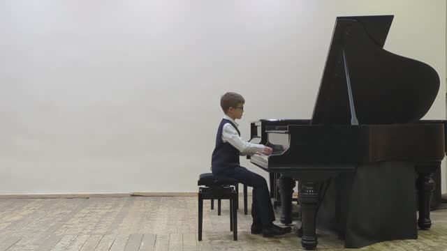 Старостенко Лев. И.С.Бах. Двухголосная инвенция си минор. П.И.Чайковский. 