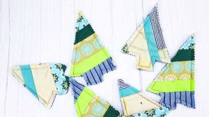 36 идей новогодних салфеток и ковриков для кружек — быстрые и тёплые подарки своими руками