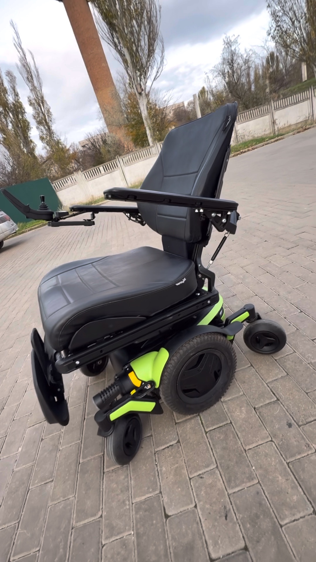 Permobil M 5♿️ — легенда среди электроколясок🥷 смотреть онлайн