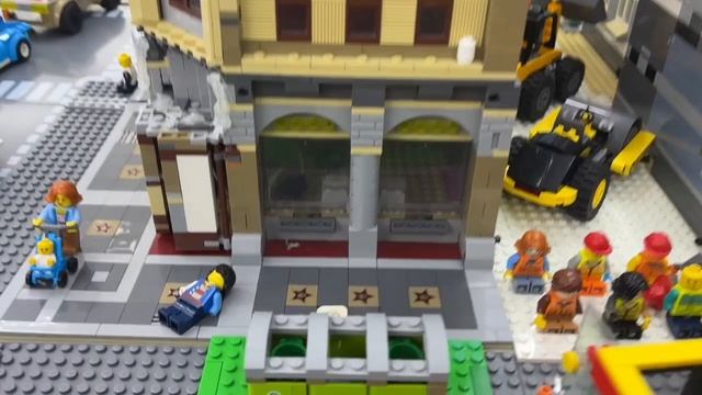 Лего-город. Кубик клуби. Дупло