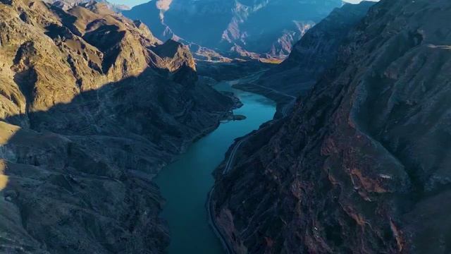 Слияние двух рек в Дагестане. Слияние Аварского и Андийского койсу. Съемка с дрона