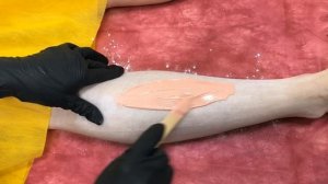 Депиляция ног горячим воском в гранулах
