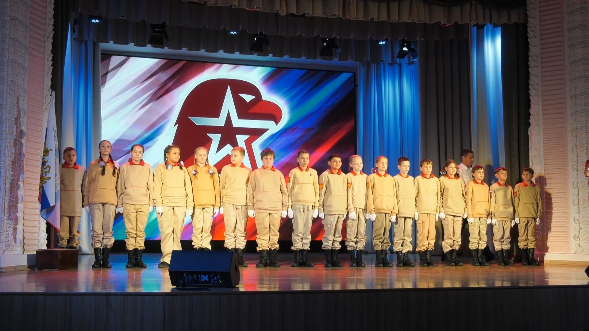 Школьники пополнили ряды юнармейцев смотреть онлайн