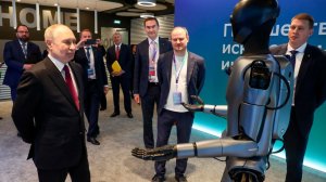 Путину показали танцующего робота отечественного производства